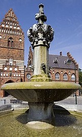 Springvand med symboler fra Roskilde byvåben